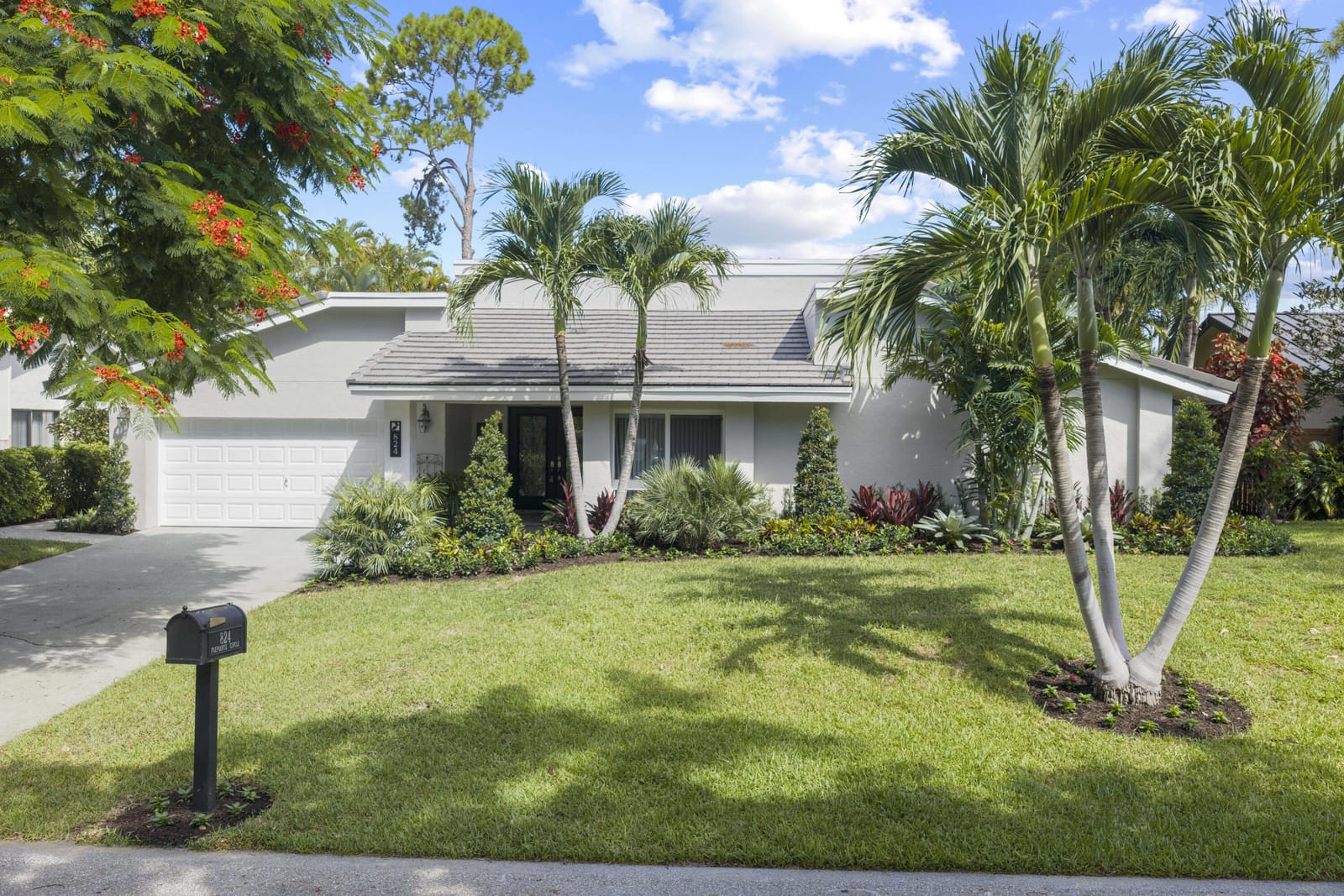 824 Foxpointe Circle, Delray Beach, FL 33445 photo 1