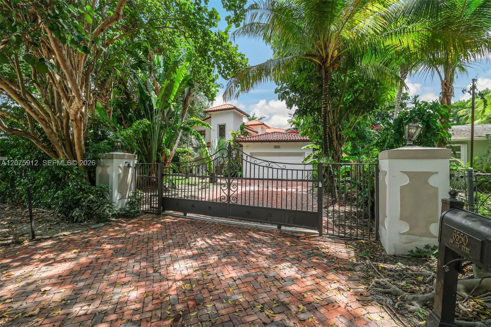 6550 SW 75th Terrace, South Miami, FL 33143 photo 2