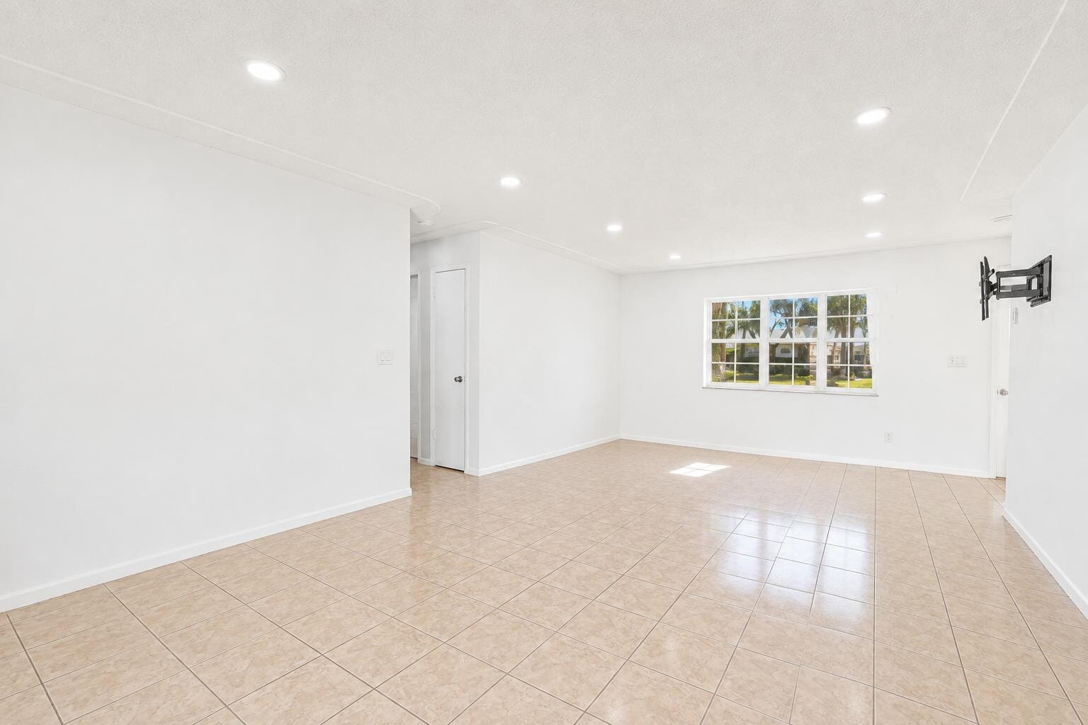 330 W 22ND Court, Riviera Beach, FL 33404 photo 4