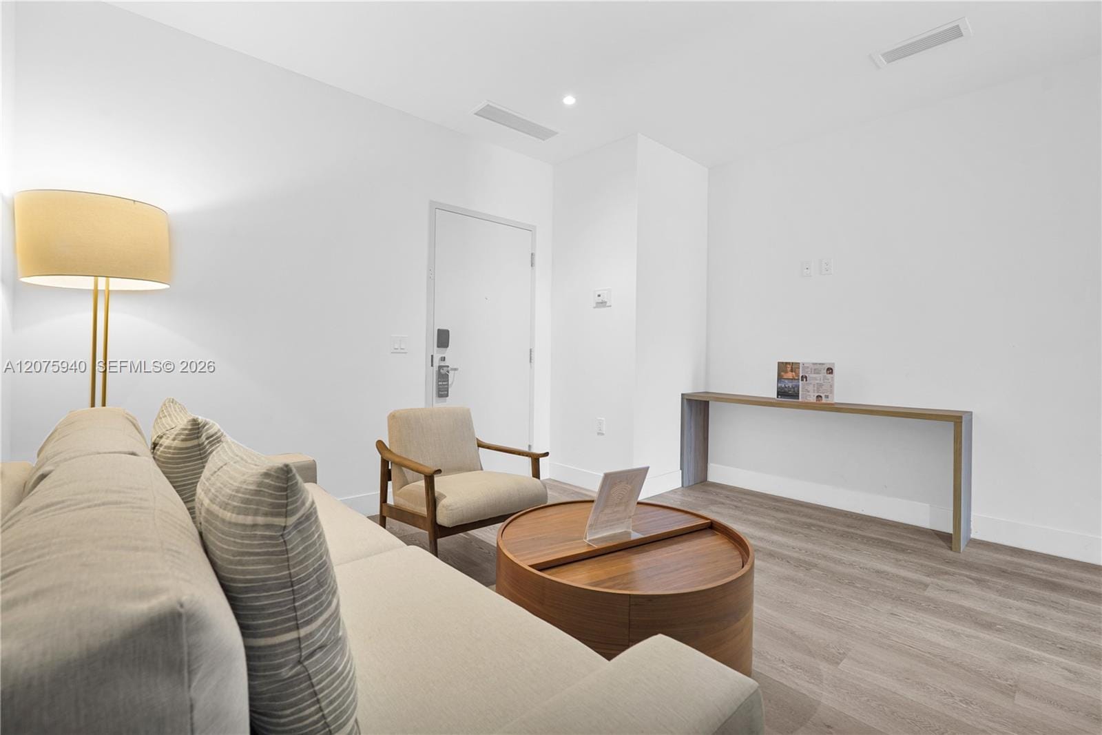 229 SW 9th Street 404 — photo 8
