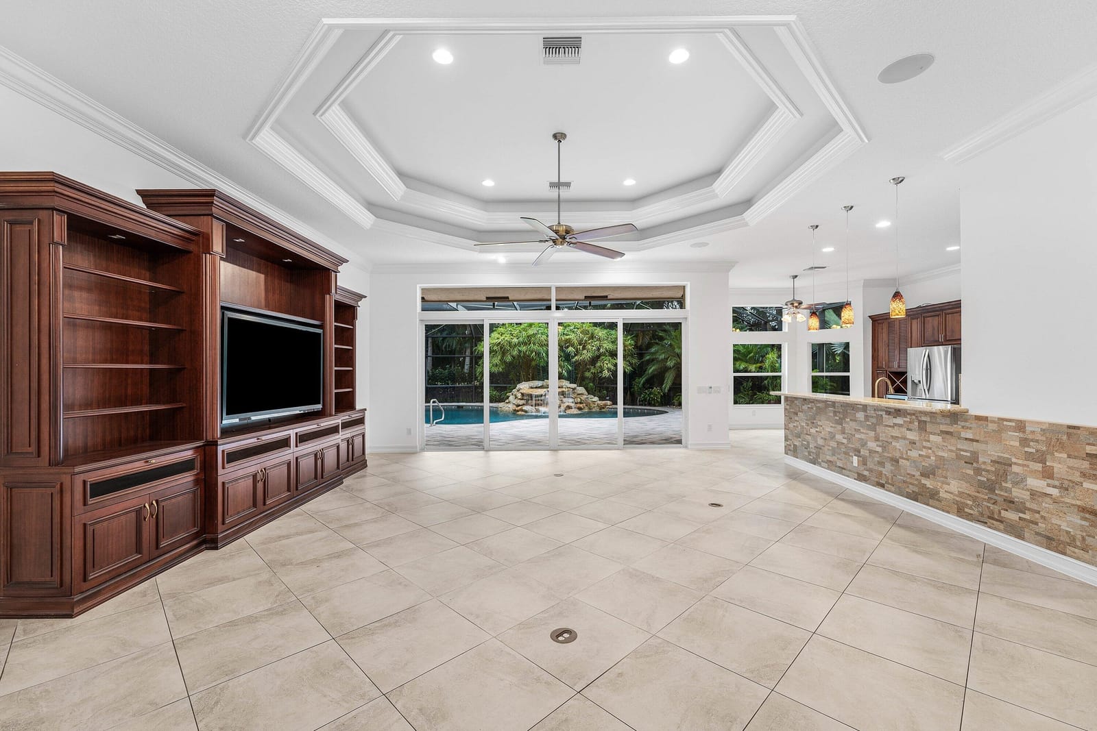 10582 Whitewind Circle — photo 4