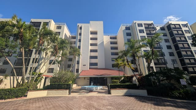 105 Lake Emerald Drive 810, Lake Emerald, Oakland Park, FL