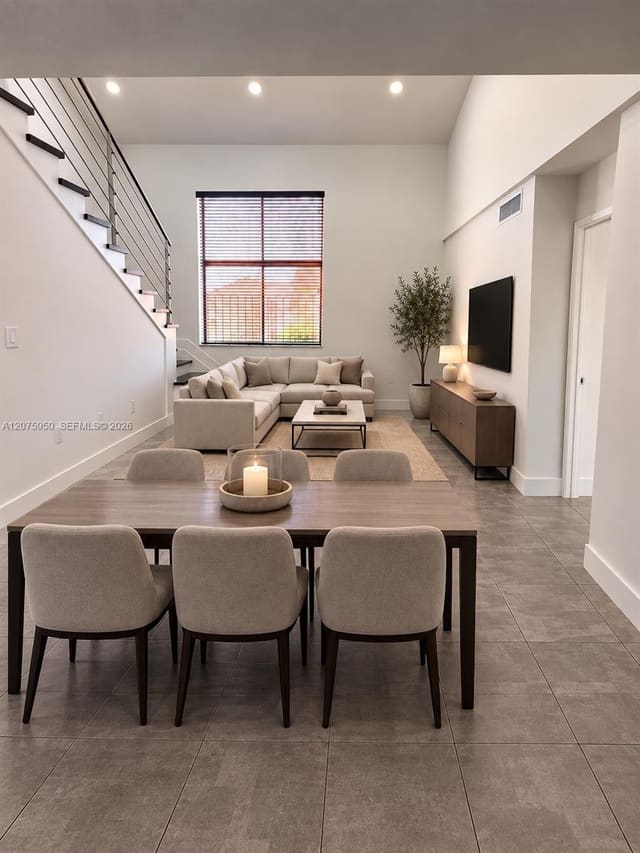 2775 W 61st Place 202, Hialeah, FL 33016