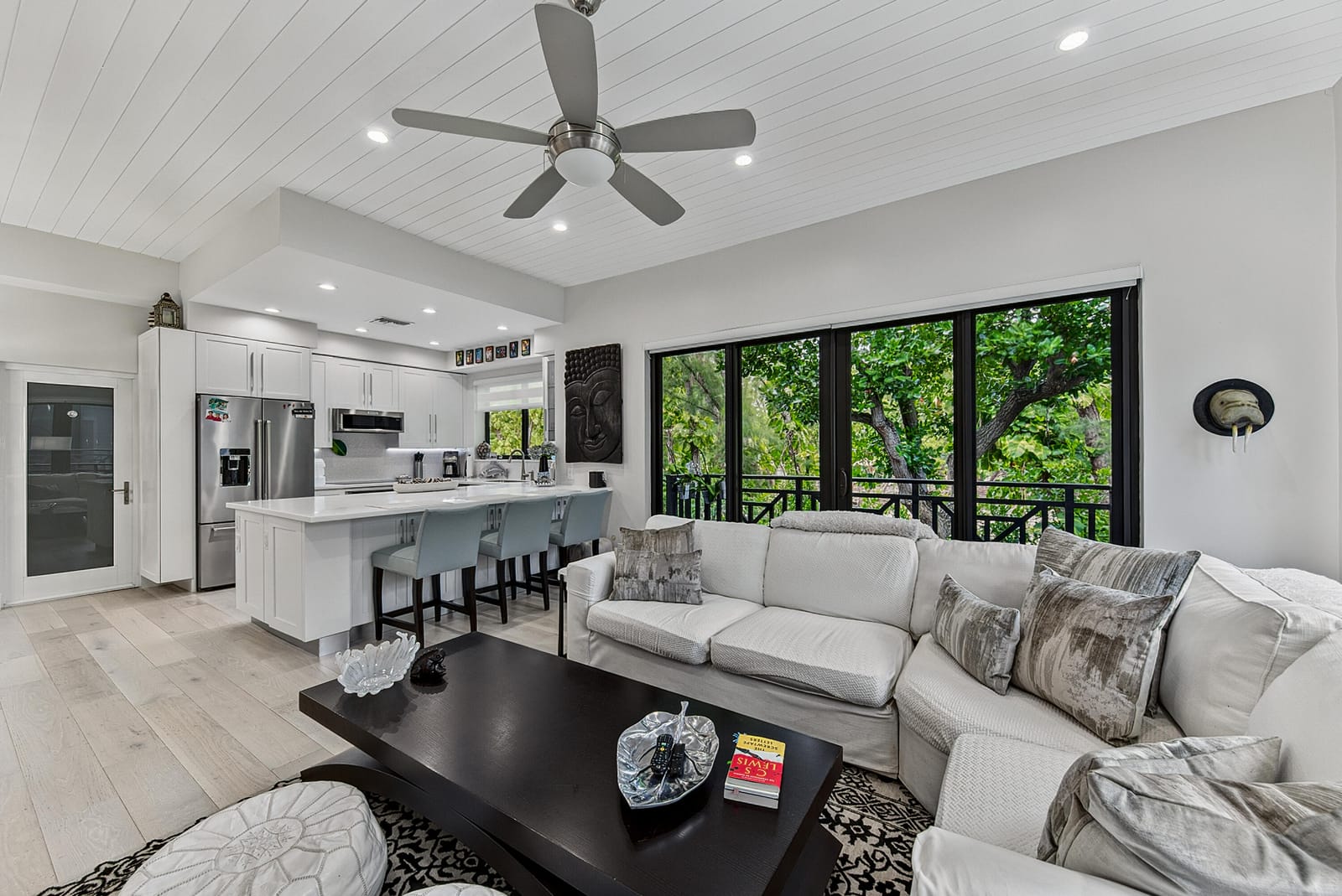 1556 S OCEAN Lane 204 — photo 3