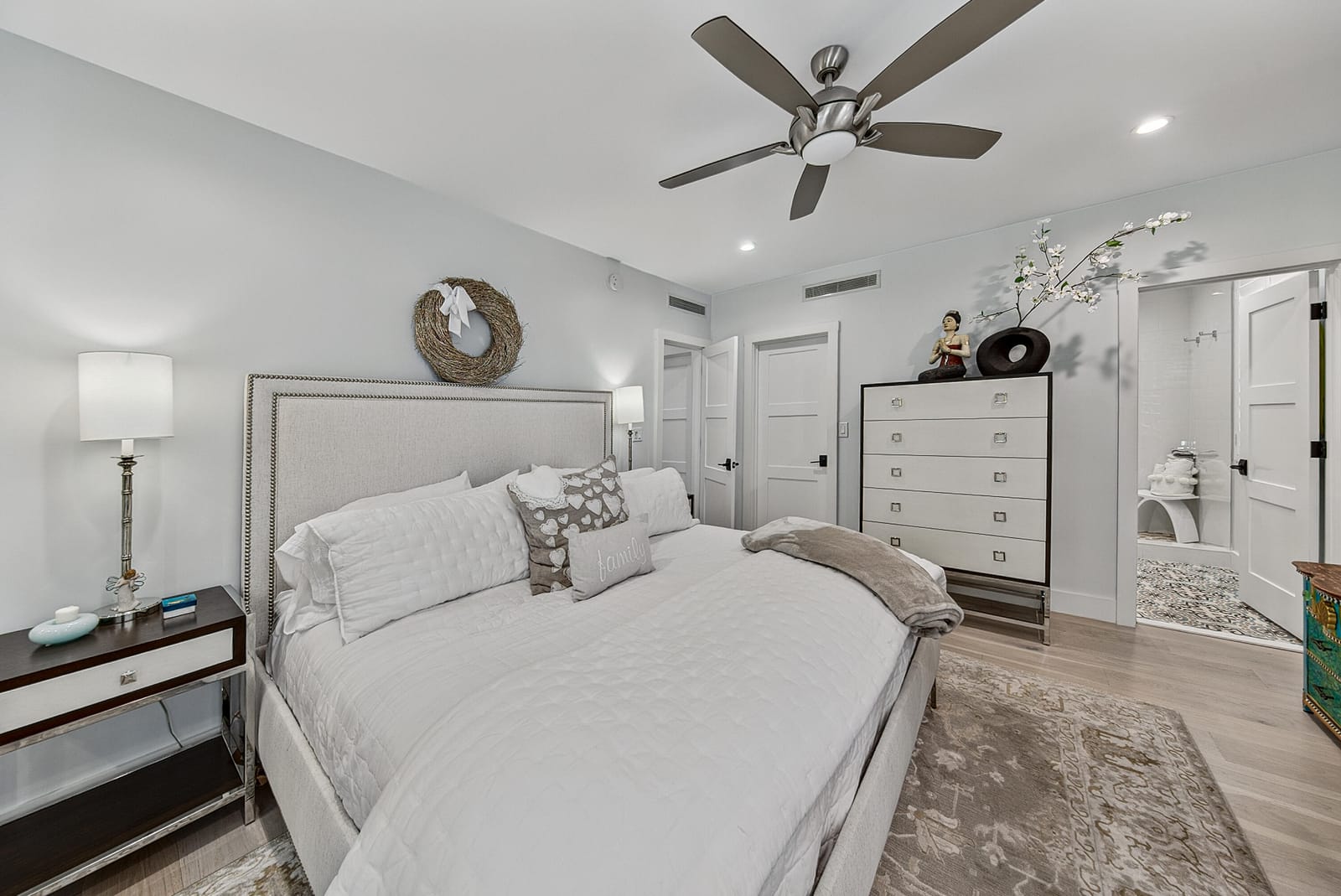 1556 S OCEAN Lane 204 — photo 6