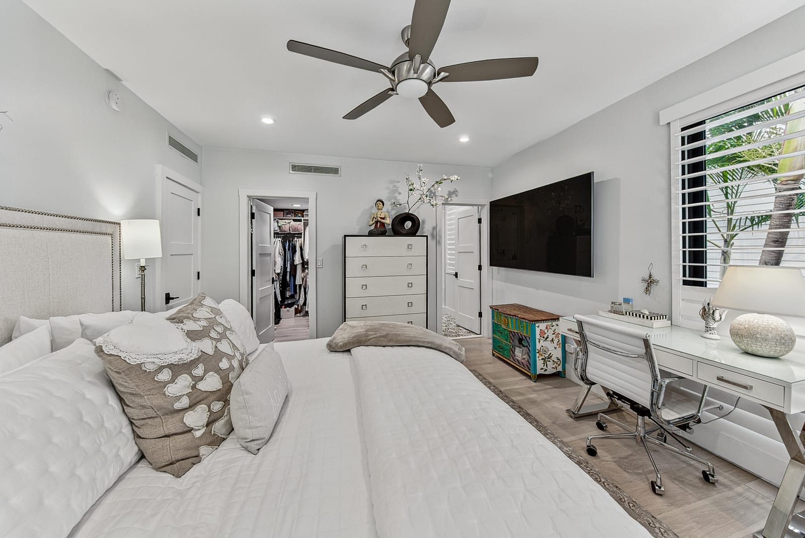 1556 S OCEAN Lane 204 — photo 7
