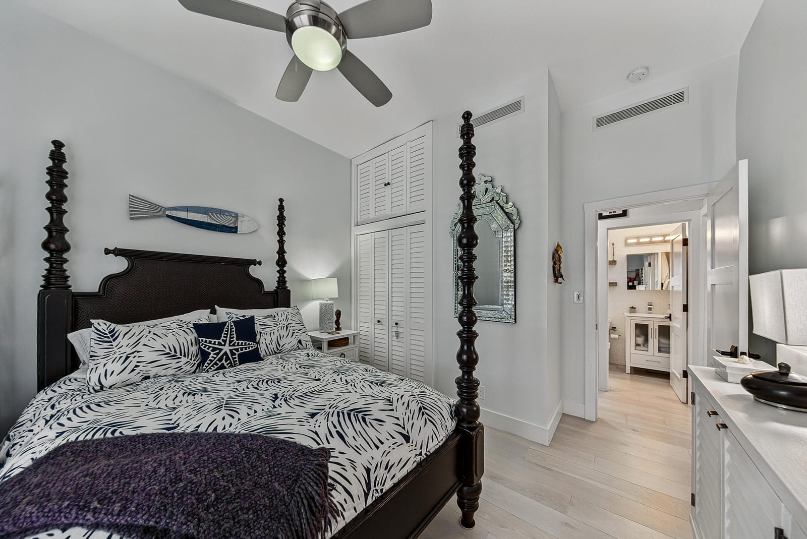 1556 S OCEAN Lane 204 — photo 10