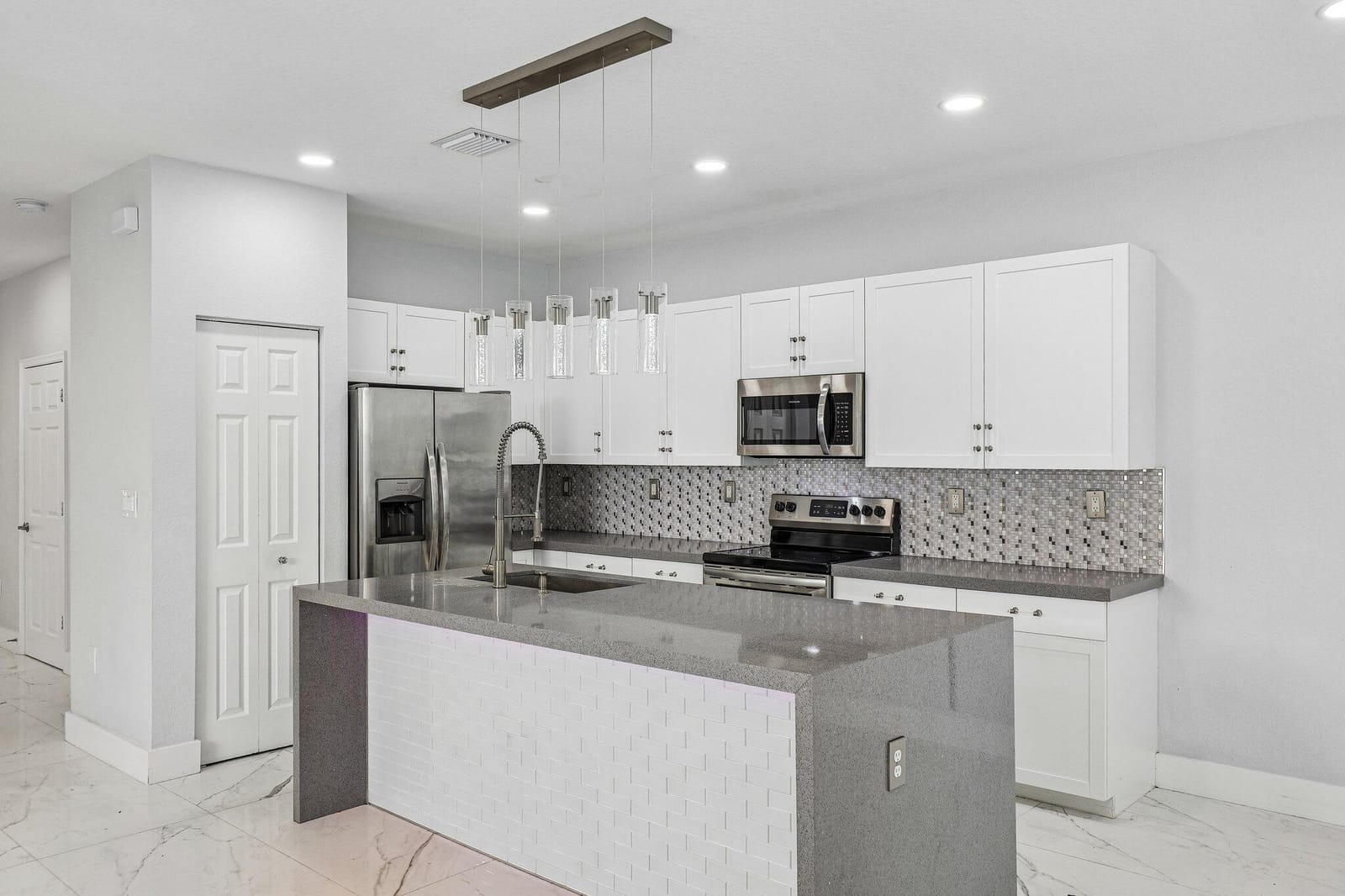 3567 W 110th Terrace, Hialeah, FL 33018 photo 14