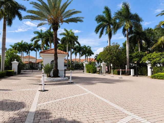 106 VILLA Circle 106, Villa Del Sol Condo, Boynton Beach, FL