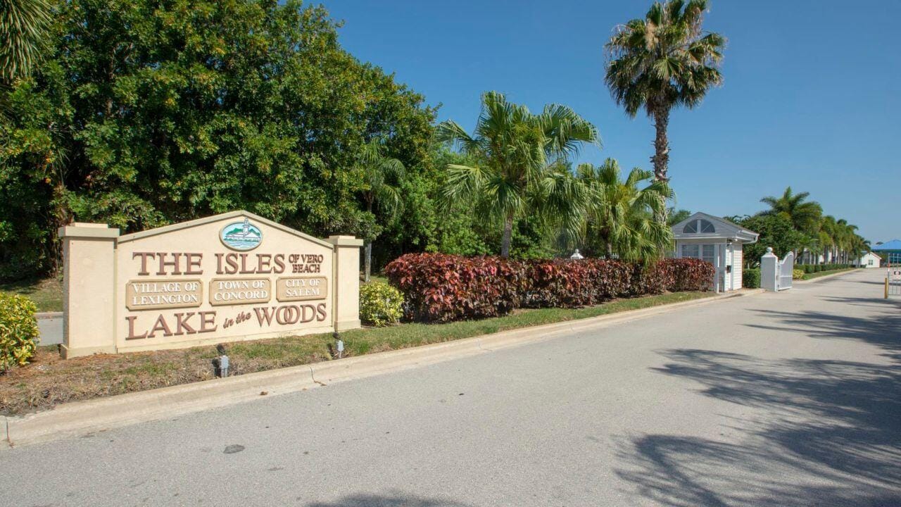 1828 AYNSLEY Way 1, Vero Beach, FL 32966 photo 3