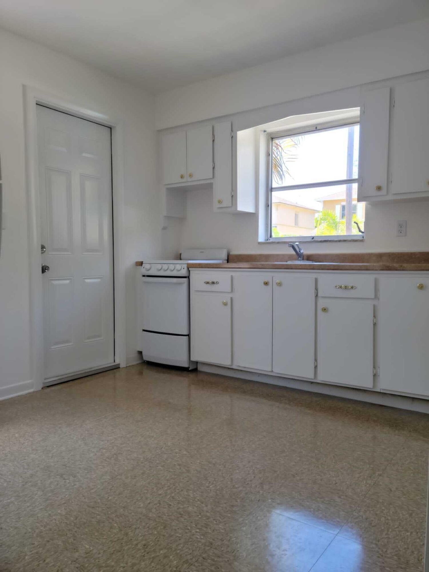 502 W BRANCH Street C — photo 2