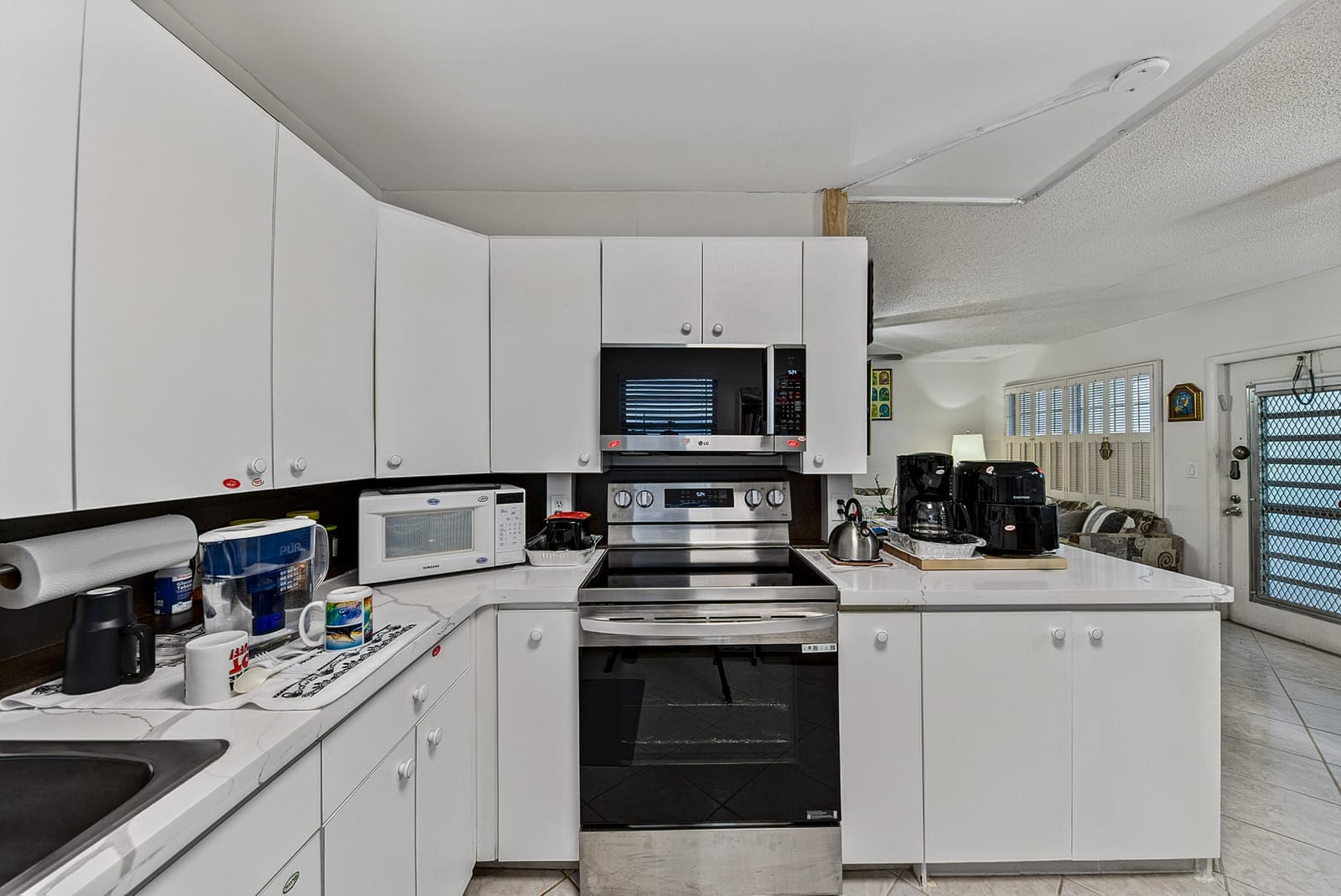 4001 UPMINSTER J 4001 — photo 4