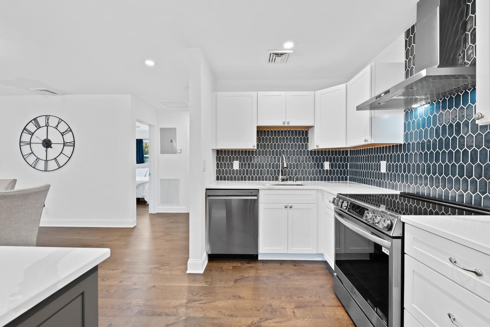 238 SW 10TH Avenue — photo 3