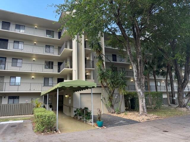 2209 S CYPRESS BEND Drive 104, Pompano Beach, FL 33069