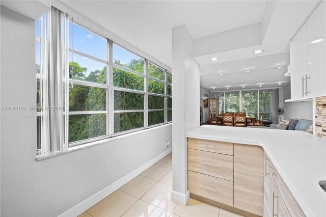 9400 Live Oak Place 305, Davie, FL 33324
