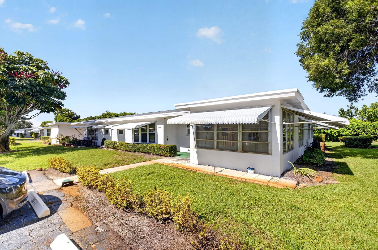 7205 W OAKRIDGE Circle, Lake Worth, FL 33462 photo 2