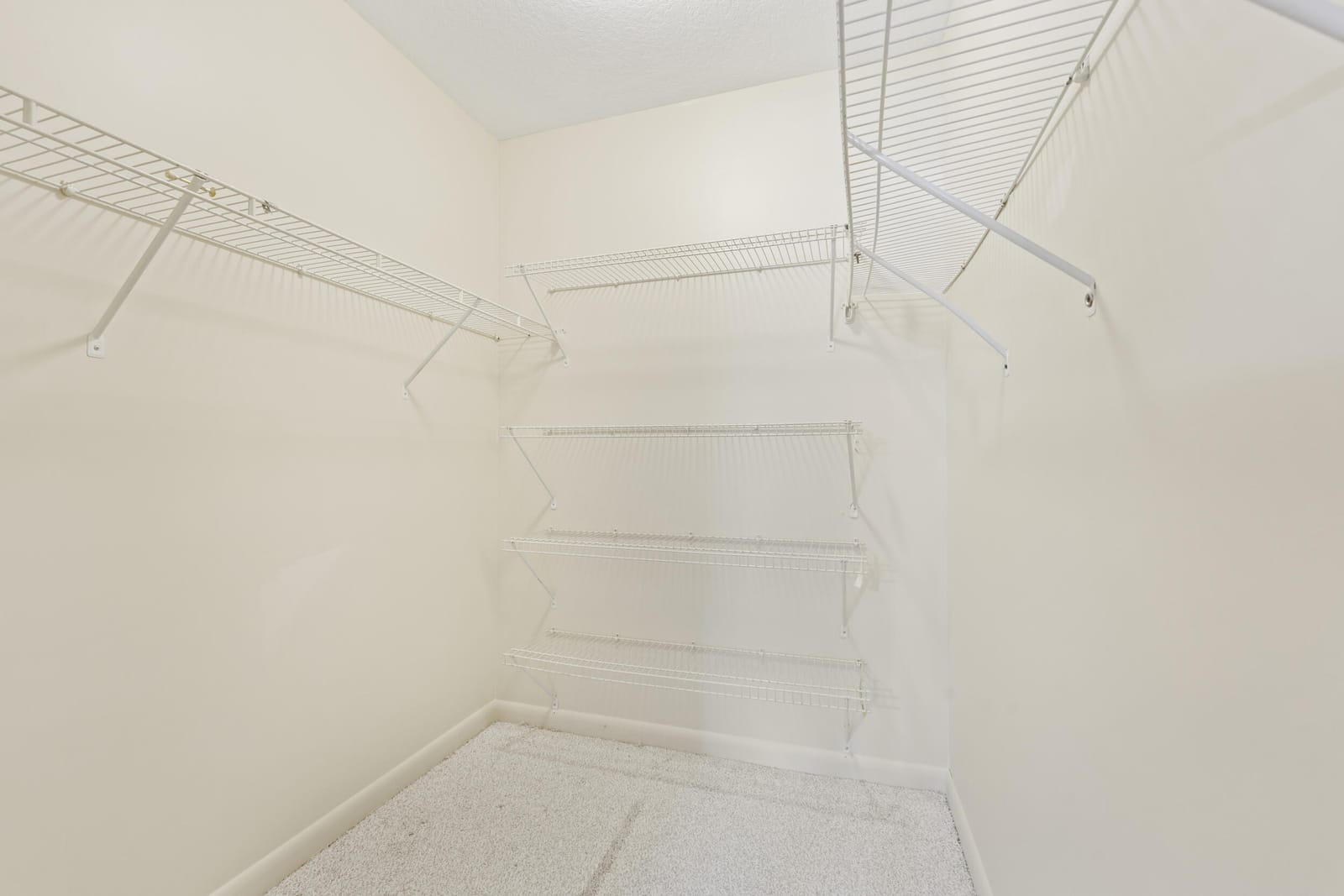 209 SW Chapman Avenue — photo 4