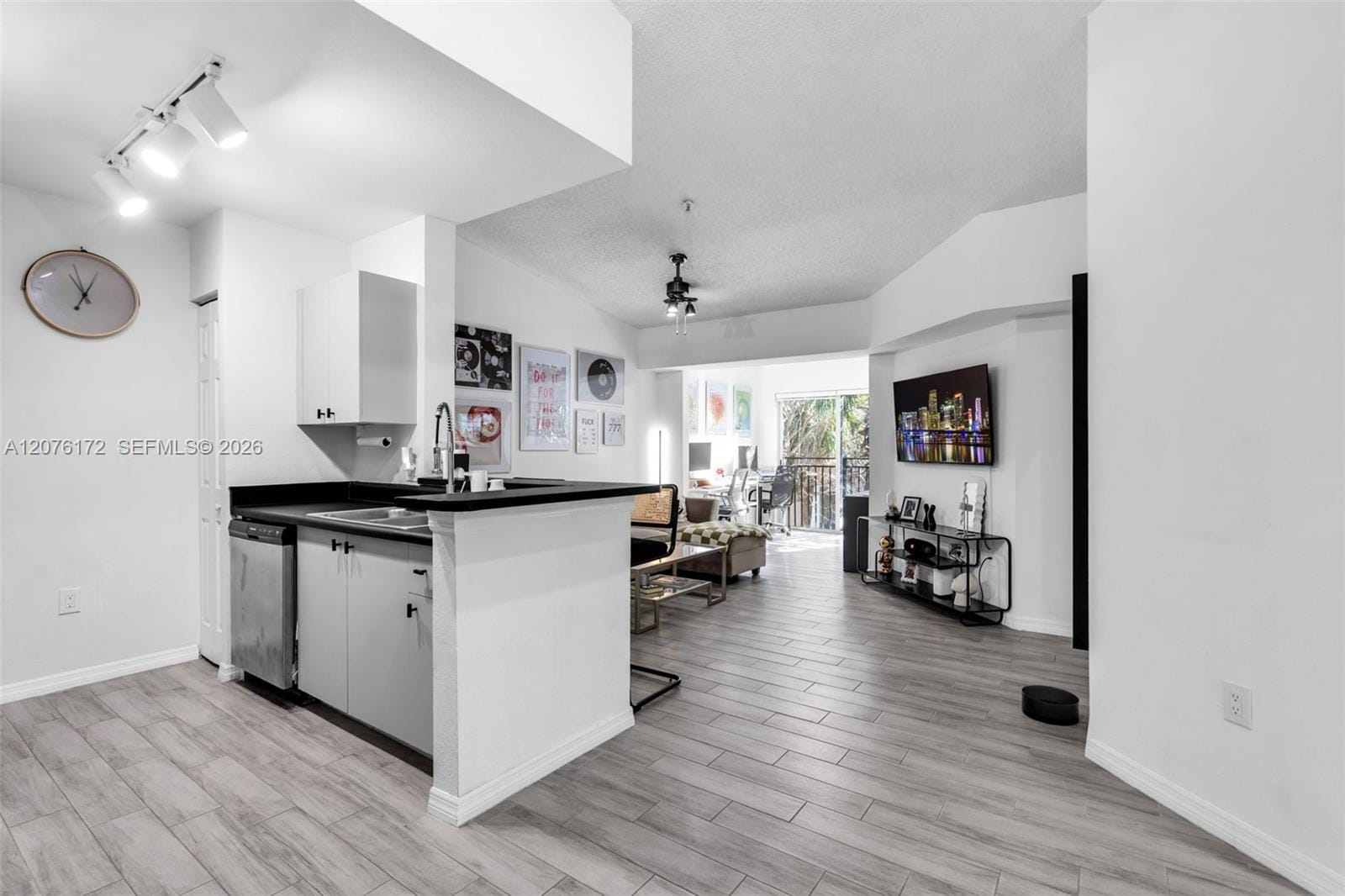 2457 Centergate Drive 306 — photo 2