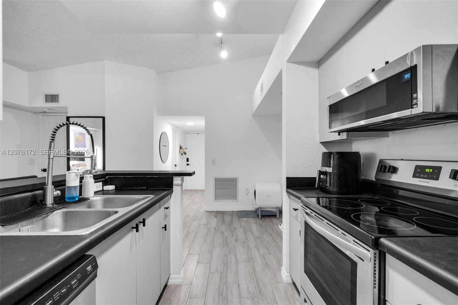 2457 Centergate Drive 306 — photo 3