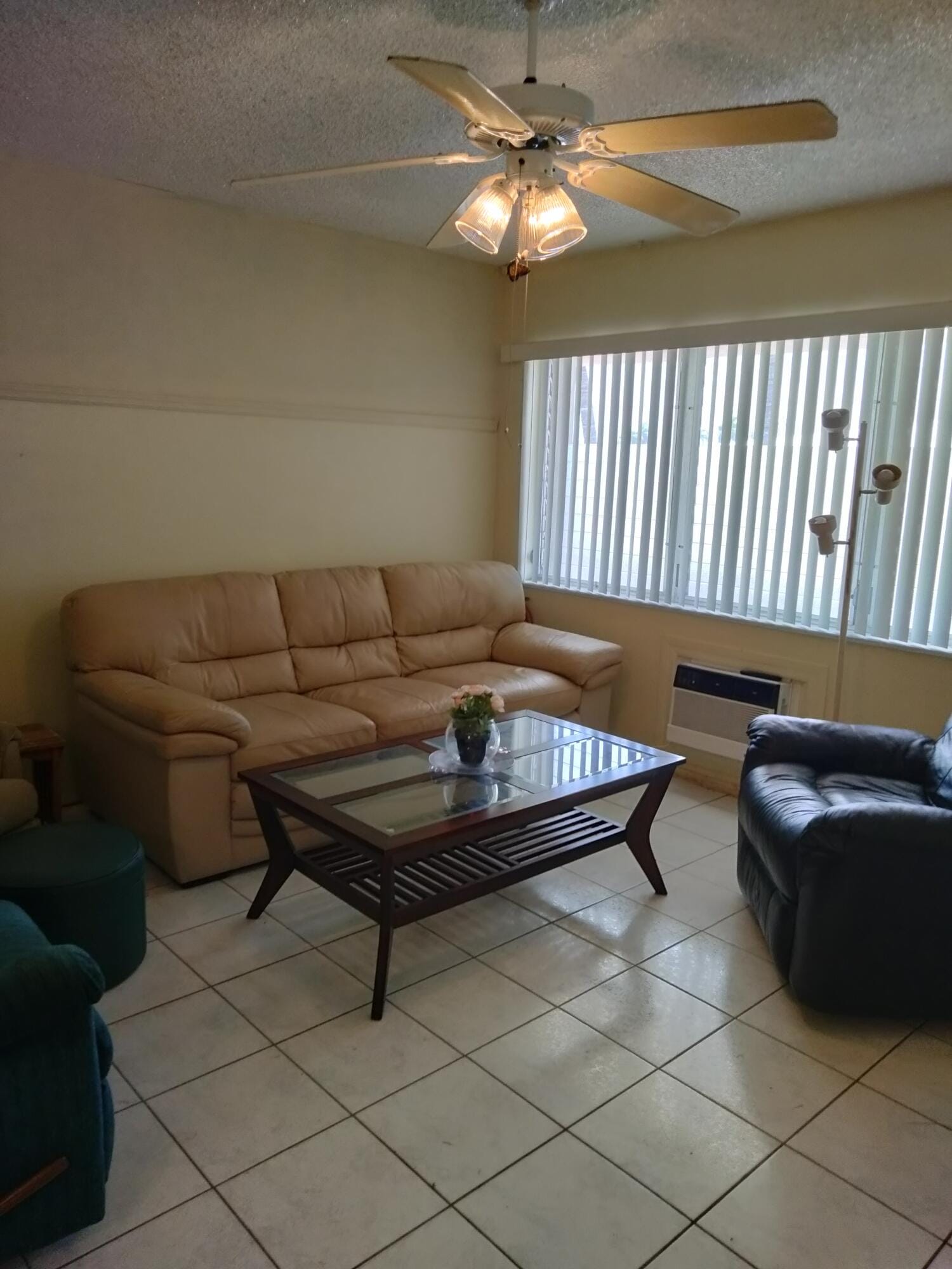815 SW 10th Terrace 17V — photo 2