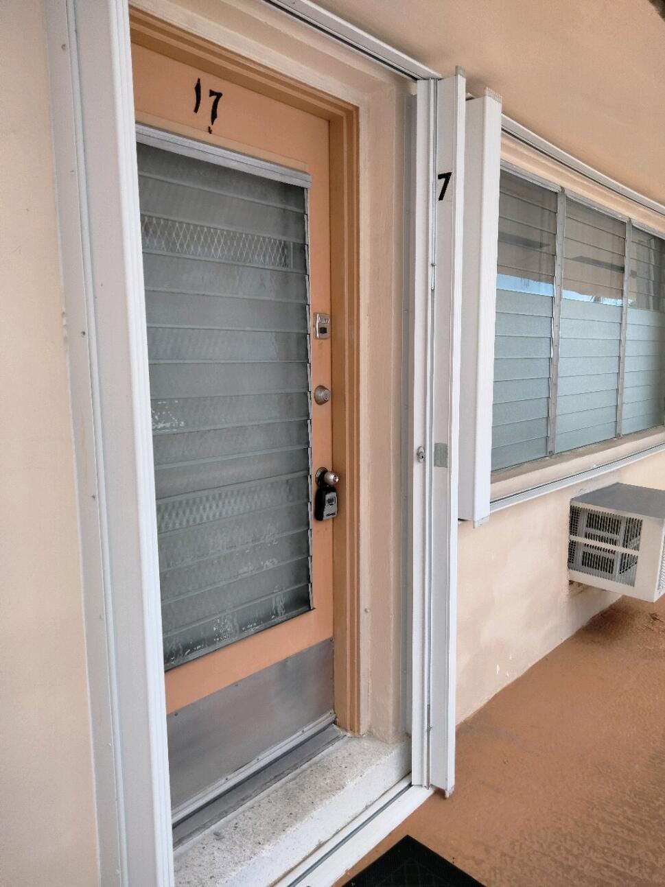 815 SW 10th Terrace 17V — photo 11