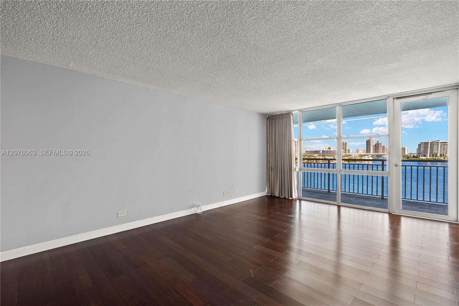 301 174th Street 901, Sunny Isles Beach, FL 33160 photo 2