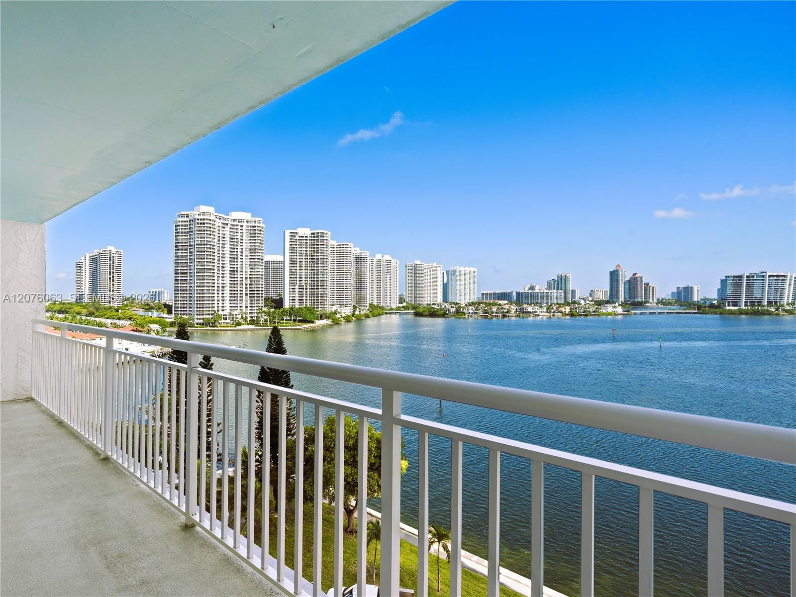 301 174th Street 901, Sunny Isles Beach, FL 33160 photo 10