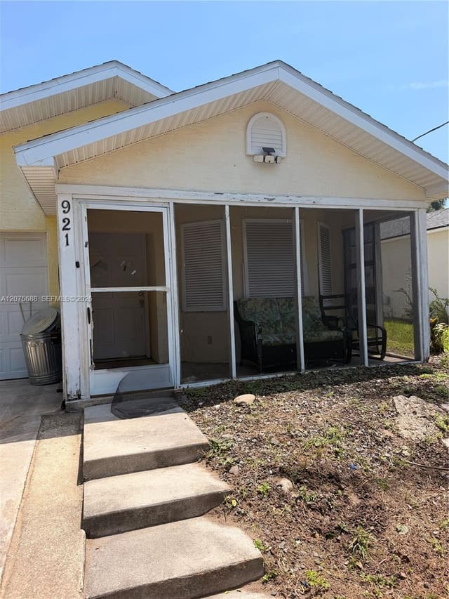 921 Redwood Street, Daytona Beach, FL 32117