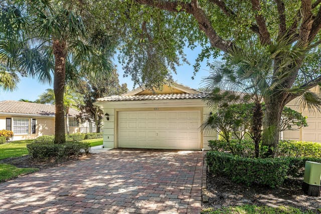 693 HUDSON BAY Drive, sold in Isles At Palm Beach Gardens, Palm Beach Gardens, FL