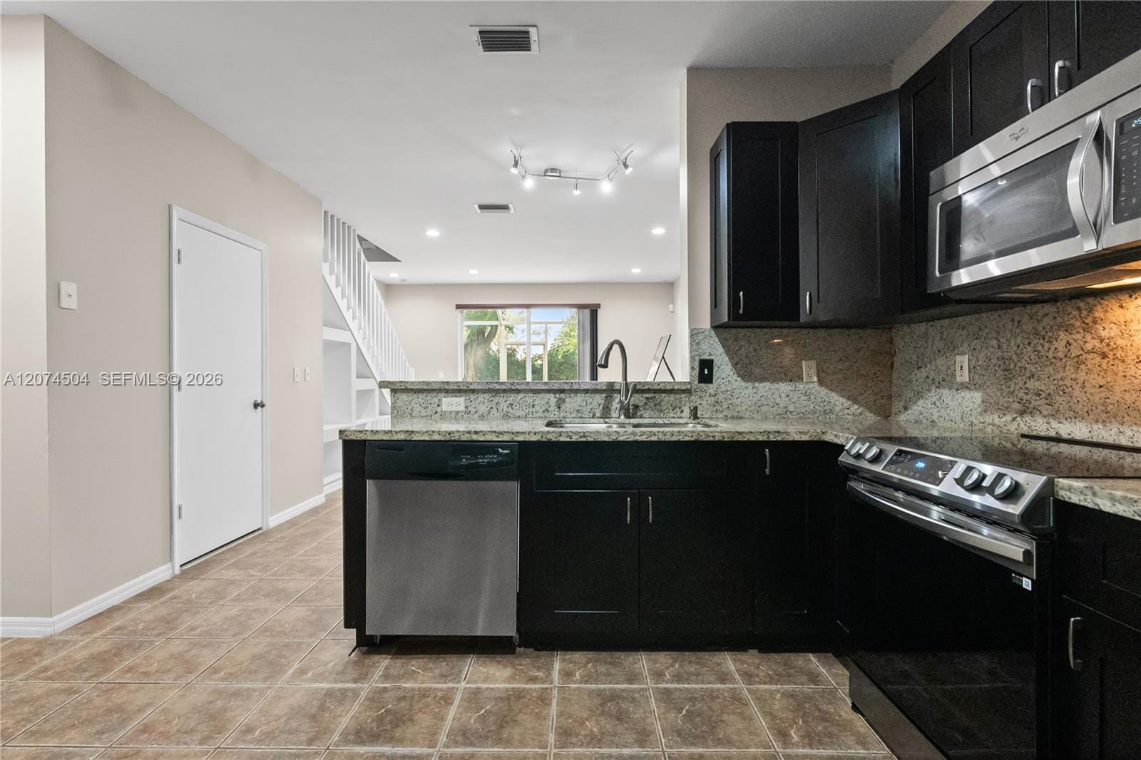 2082 Madeira Drive 2082 — photo 2