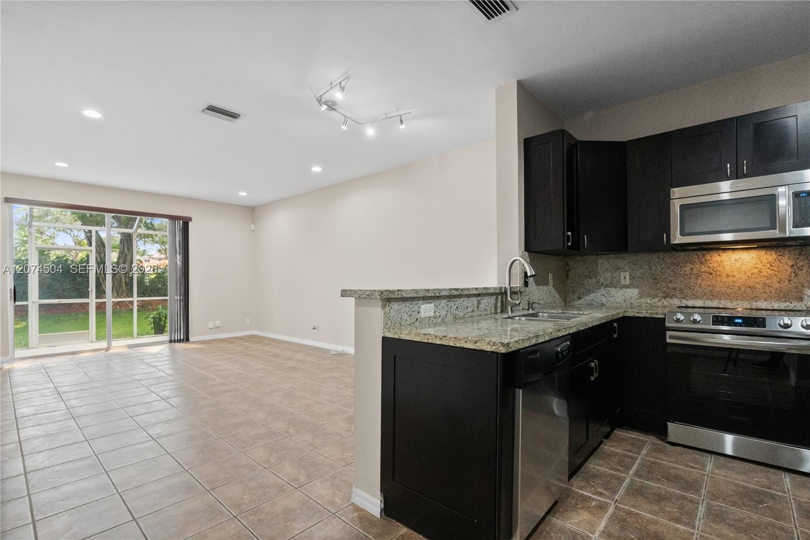 2082 Madeira Drive 2082 — photo 3