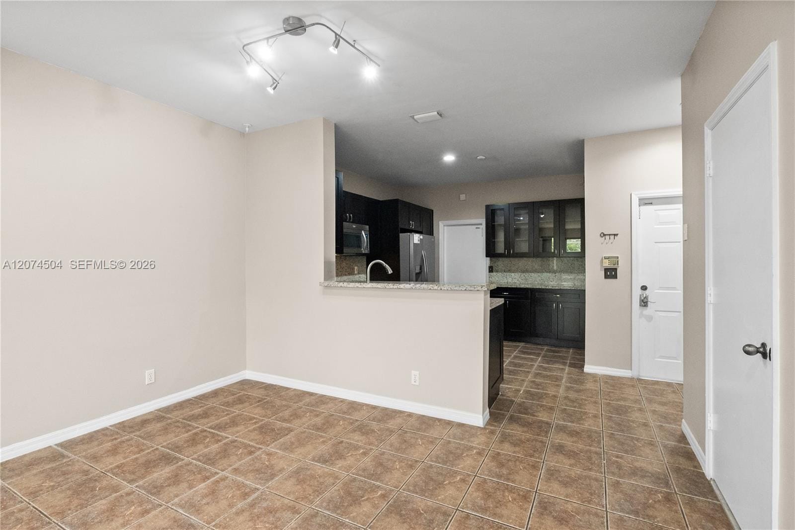 2082 Madeira Drive 2082 — photo 4