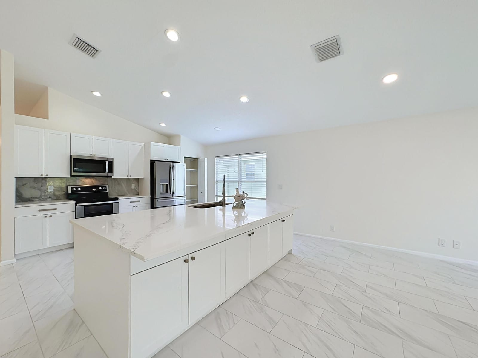 8914 SW Bonneville Drive — photo 9