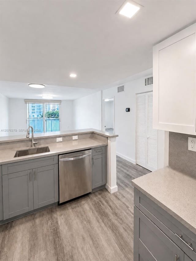 4000 NE 170th Street 206, North Miami Beach, FL 33160