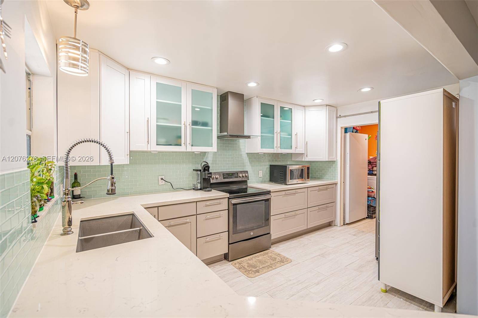 10 SW 46th Avenue, Plantation, FL 33317