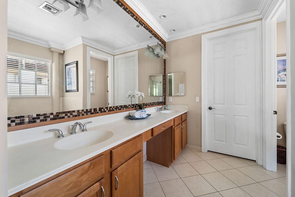 1044 Vintner Boulevard — photo 9