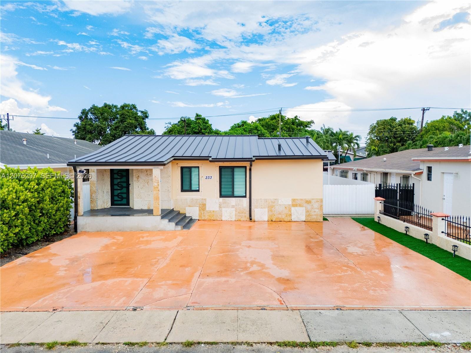233 W 39th Place, Hialeah, FL 33012