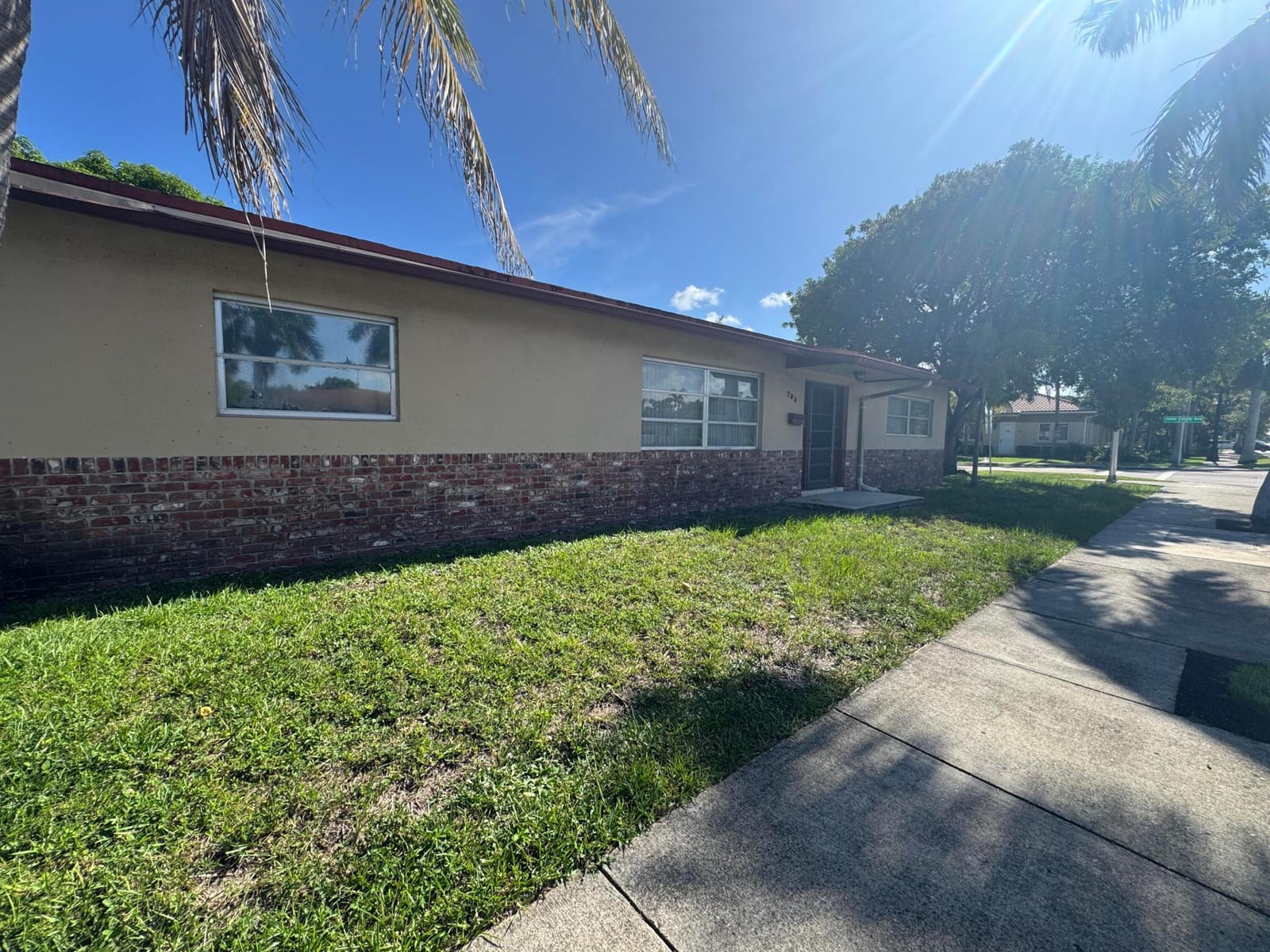 704 E HILLSBORO Boulevard — photo 3