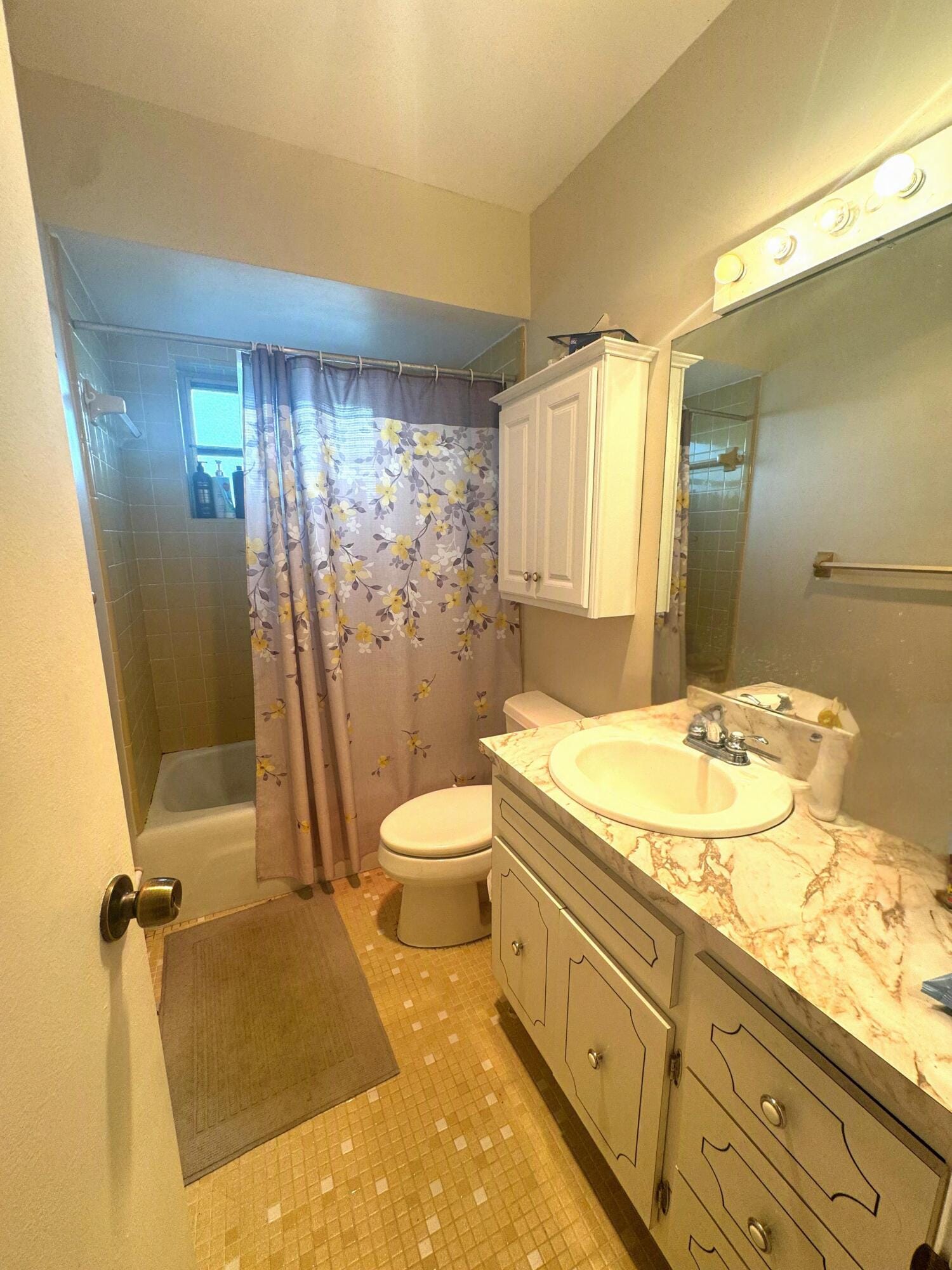 704 E HILLSBORO Boulevard — photo 9