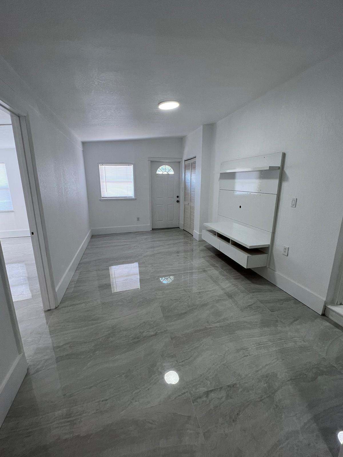 4040 NE 12TH Terrace — photo 3