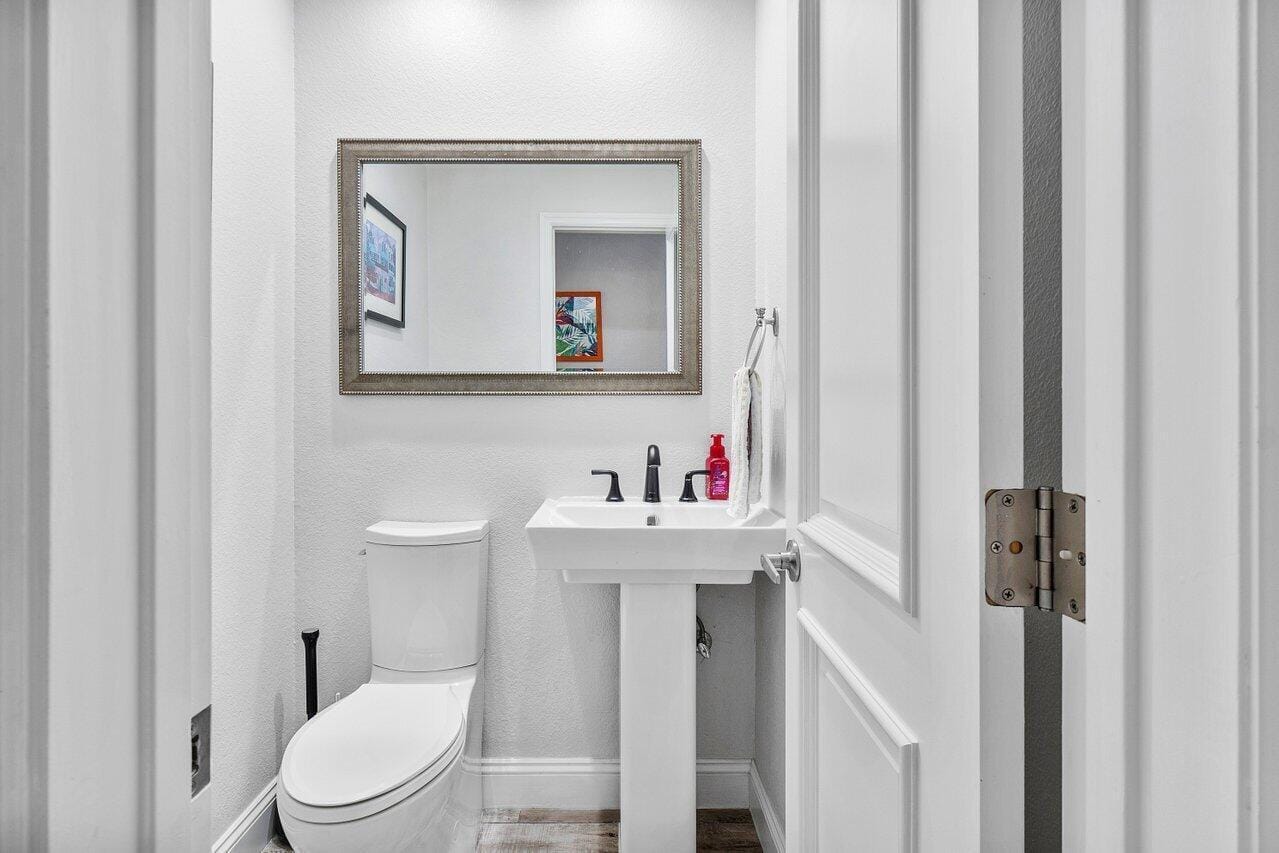 3815 S Lake Drive — photo 11
