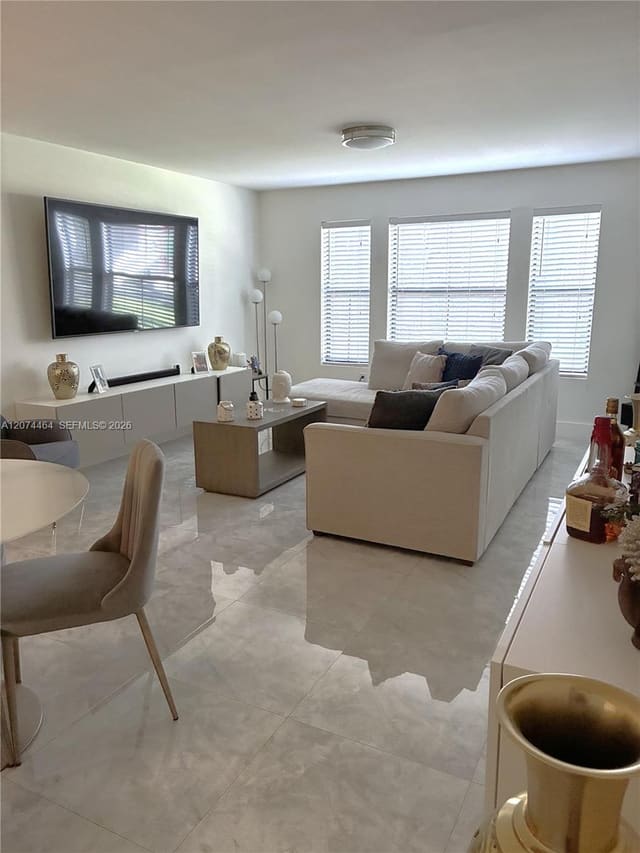 15591 SW 105th Terrace 518, Miami, FL 33196