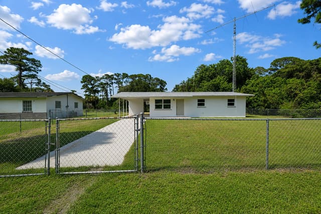 5502 SAN DIEGO Avenue, Fort Pierce, FL 34946