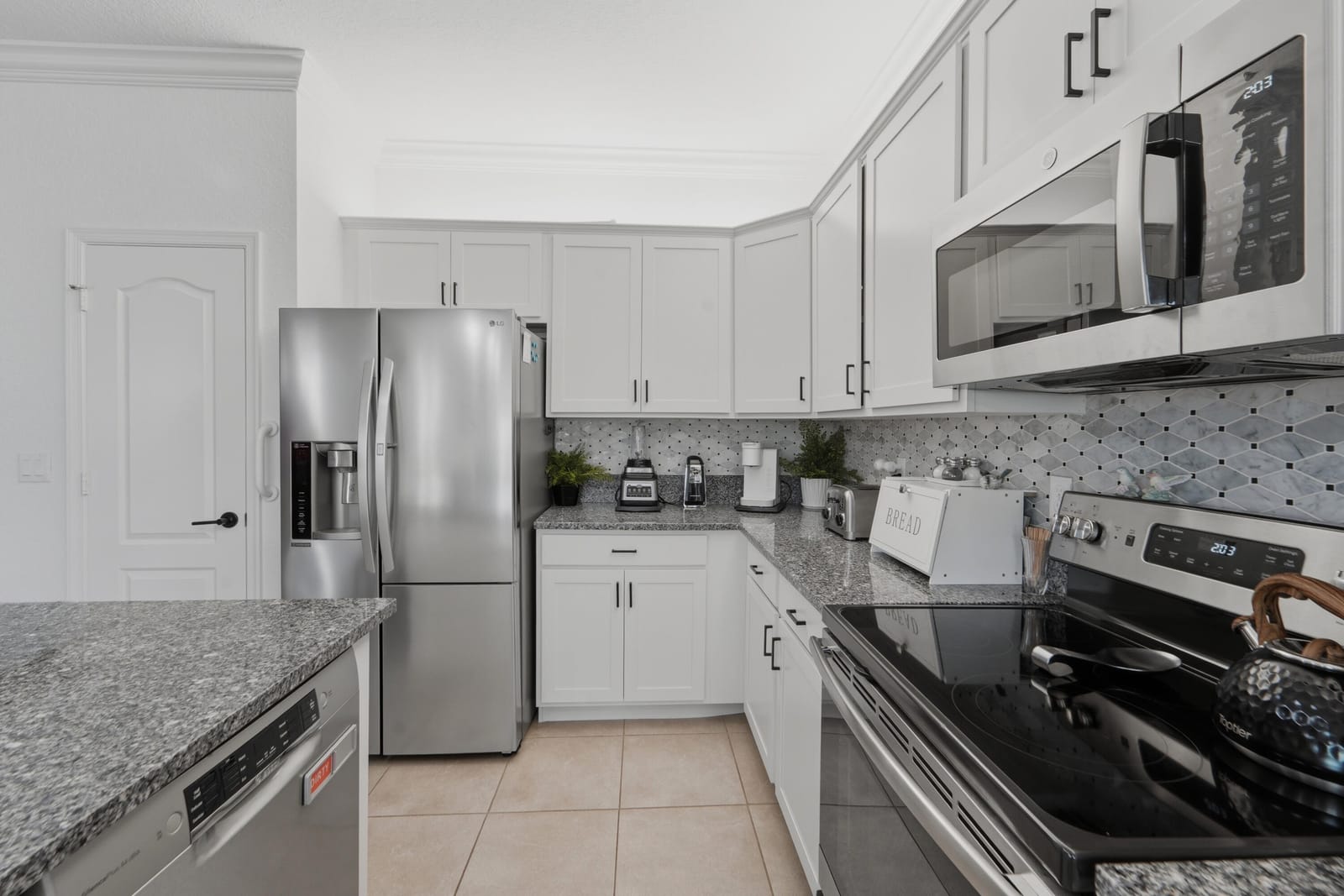 7214 NW Farnsworth Circle — photo 6