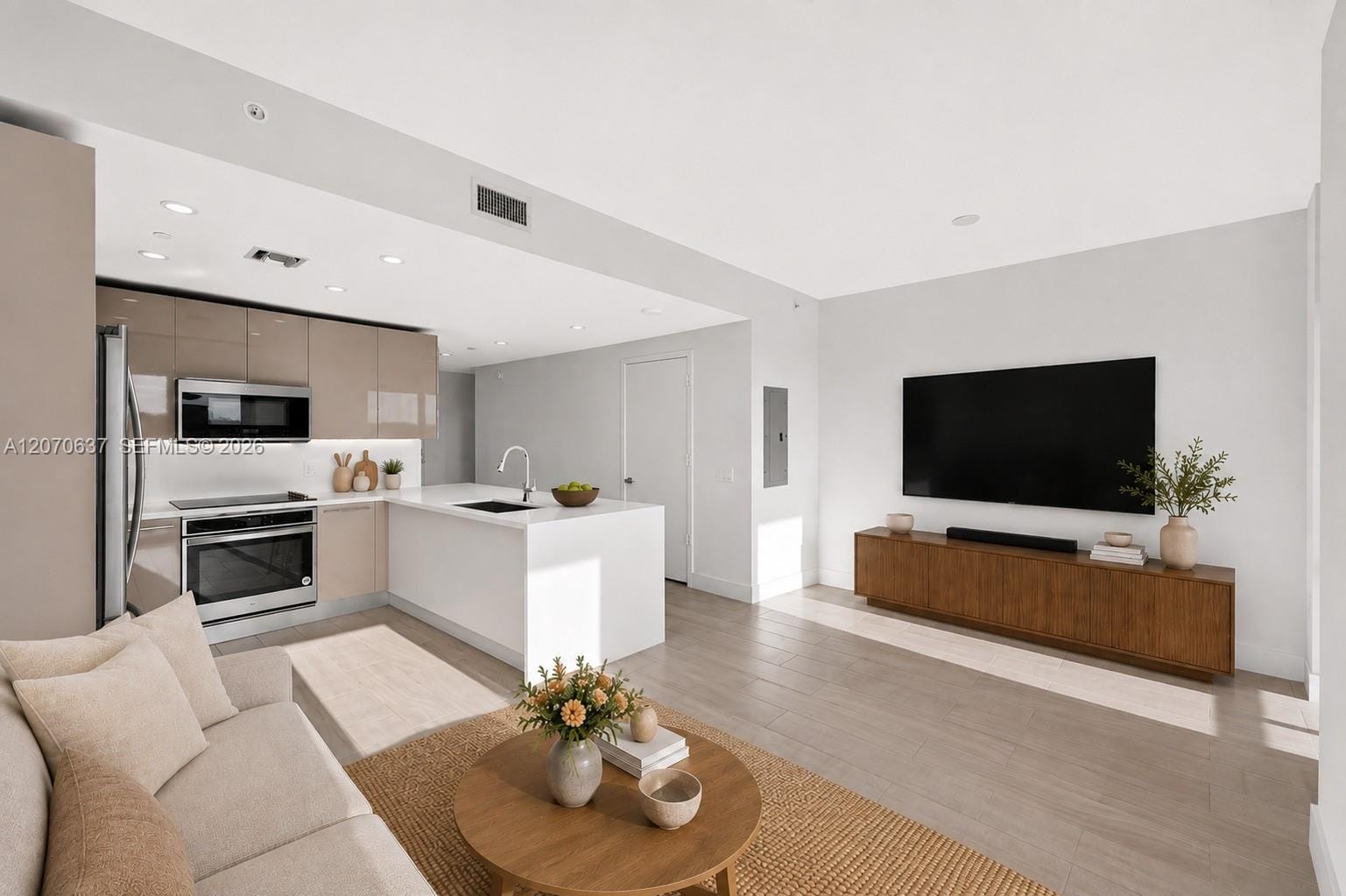 2000 Metropica Way 417 — photo 3