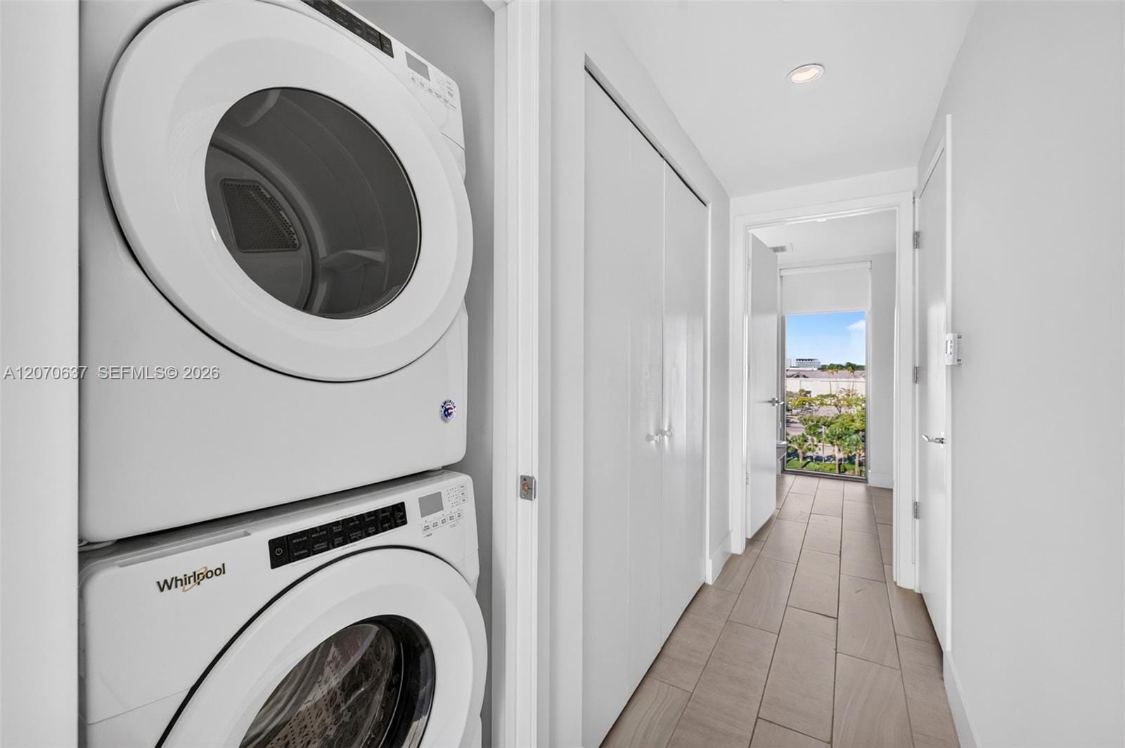 2000 Metropica Way 417 — photo 8