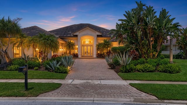 10833 Egret Pointe Lane, sold in Ibis Golf And Country Club 34, West Palm Beach, FL