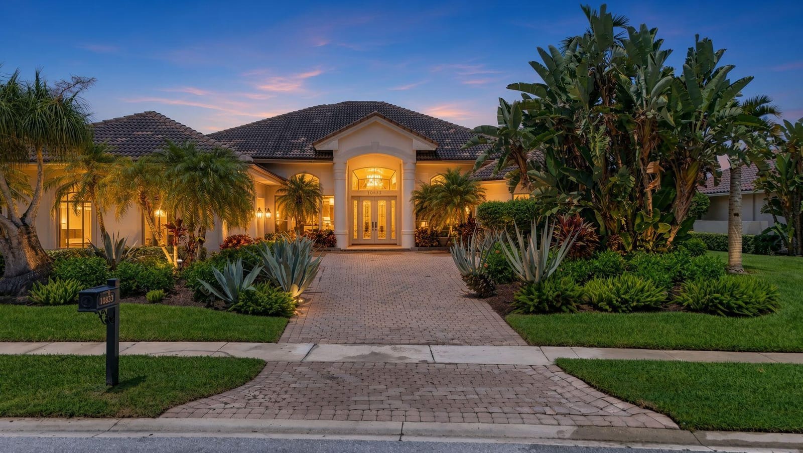 10833 Egret Pointe Lane — photo 1
