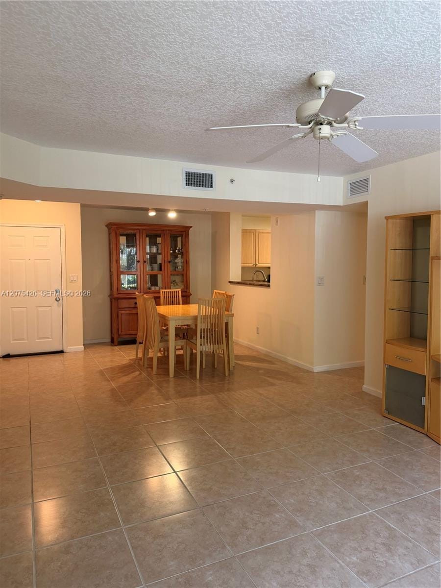 619 E Sheridan Street 105 — photo 2