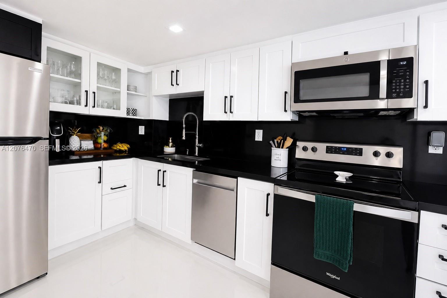 300 Bayview Drive PH11 — photo 2
